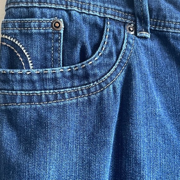 Chico's Size 3 Platinum Ultimate Fit Cropped Stretch Demin Jeans Medium Wash - Picture 3 of 5